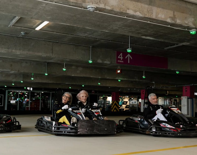 découvrez le karting en famille pour un moment convivial plein de sensations. circuits accessibles, sécurité et fun garantis pour petits et grands ! réservez votre session dès maintenant.