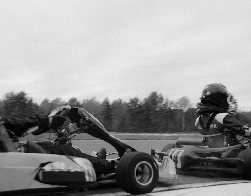 découvrez le plaisir du go-karting : sensations fortes, adrénaline et amusement garantis sur circuit. parfait pour une sortie entre amis ou en famille !