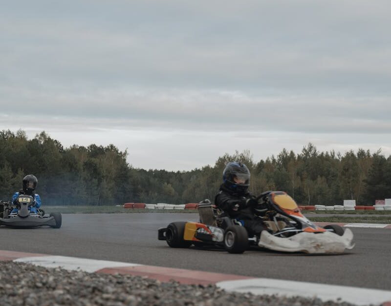 découvrez l'univers passionnant des go-karts : conseils d'achat, sécurité, entretien et meilleures pratiques pour profiter pleinement de la conduite de karting, que vous soyez débutant ou passionné.