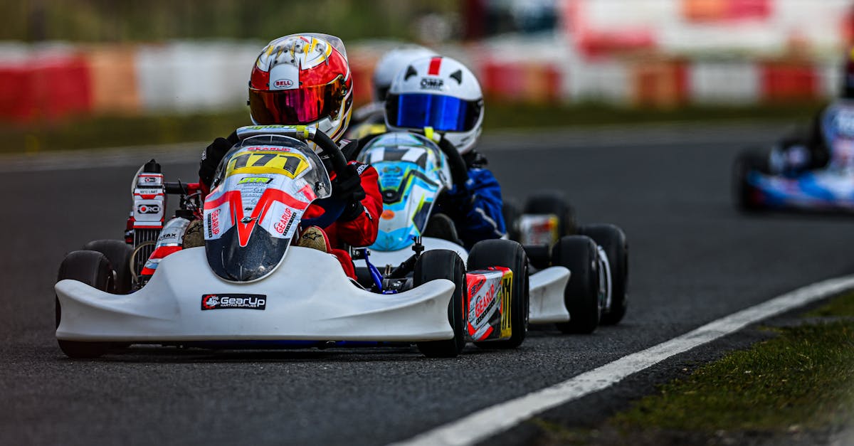 découvrez notre large gamme d'équipements de karting conçus pour améliorer vos performances sur la piste. vêtements, casques, gants et accessoires de qualité, adaptés à tous les niveaux. préparez-vous à vivre une expérience de karting inoubliable !