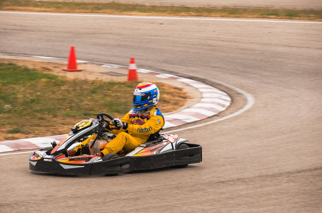 perfectionnez vos compétences de pilotage avec notre entraînement de karting professionnel, adapté à tous les niveaux pour une expérience intense et sécurisée.