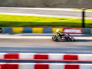 pilote de kart sur piste
