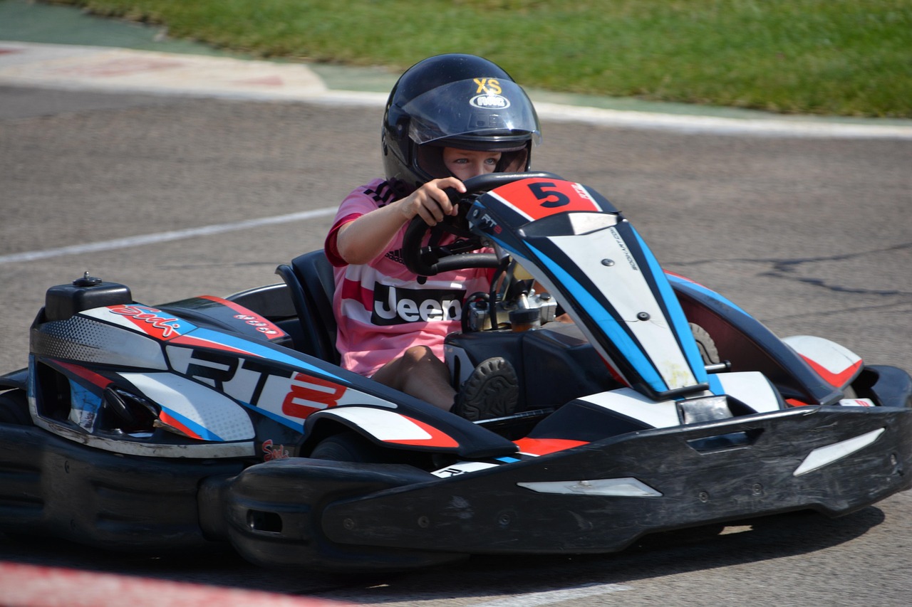 découvrez l'excitation des go-karts ! que vous soyez débutant ou pilote expérimenté, vivez des courses palpitantes sur des circuits adaptés à tous les niveaux. réunissez vos amis et lancez-vous dans une aventure pleine d'adrénaline.