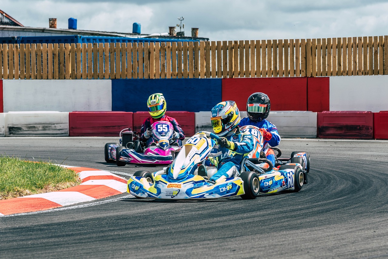 découvrez l'univers passionnant du karting ! que vous soyez débutant ou pilote expérimenté, vivez des sensations fortes sur des pistes adaptées à tous les niveaux. rejoignez-nous pour des courses palpitantes et des moments inoubliables en famille ou entre amis.