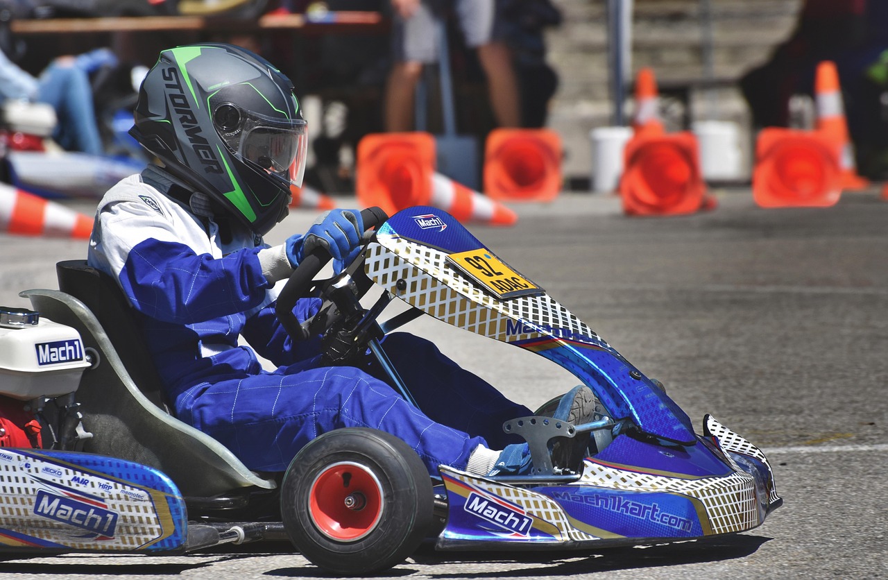 découvrez le plaisir du karting, une activité ludique et sportive idéale pour tous les âges. vitesse, adrénaline et compétition vous attendent sur notre piste sécurisée.