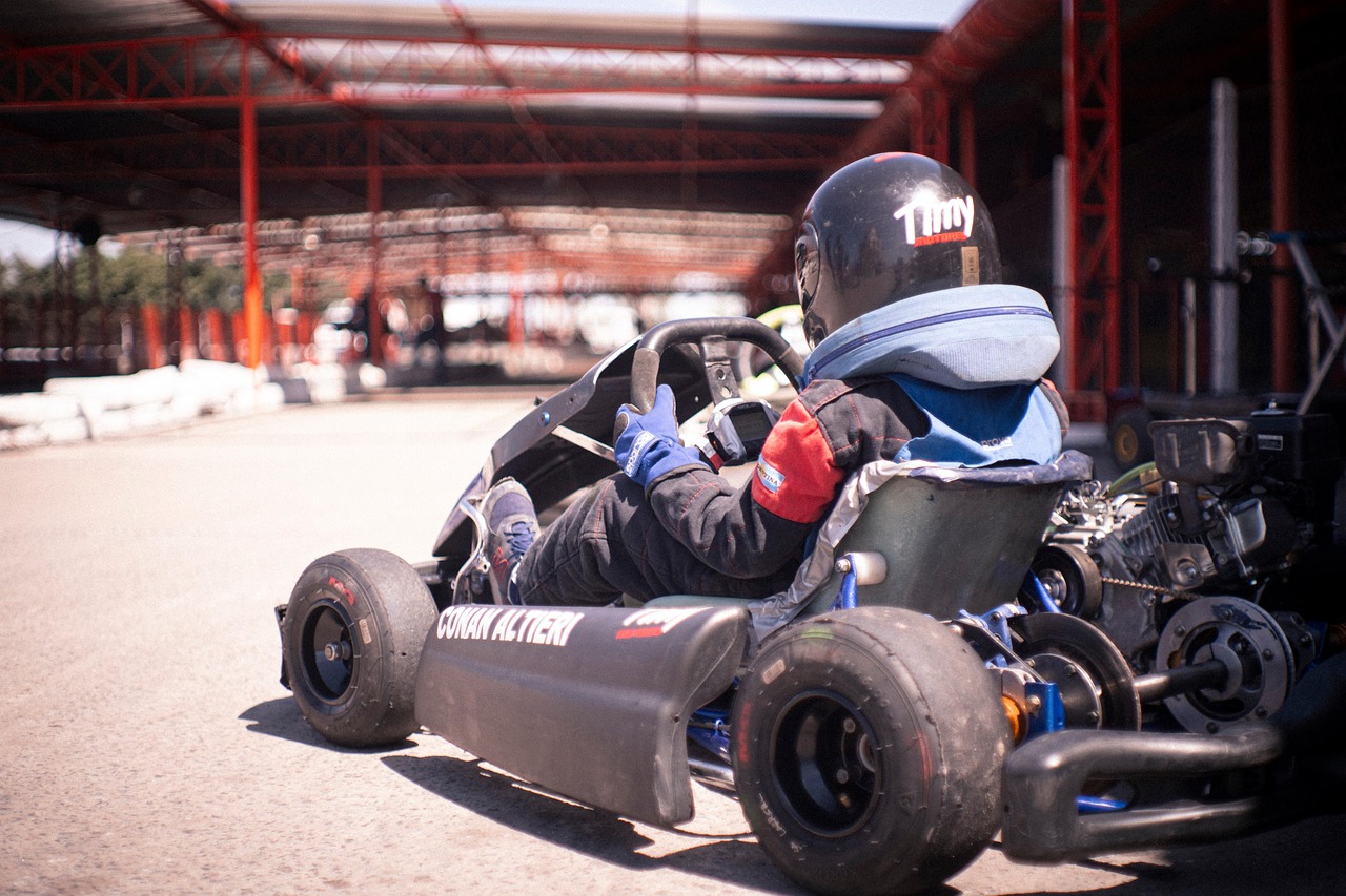 découvrez nos conseils essentiels pour améliorer vos performances en karting, du choix du matériel aux techniques de conduite pour débutants et pilotes avancés.