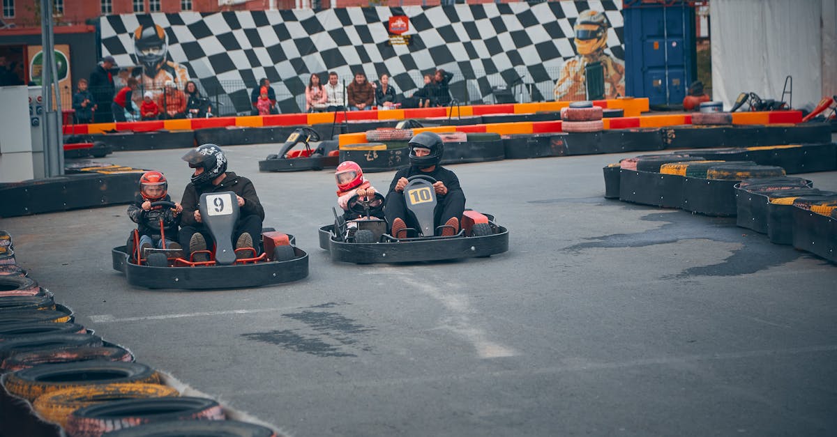 découvrez le plaisir du karting en famille ! profitez d’une expérience fun et sécurisée pour petits et grands sur notre circuit adapté à tous les niveaux. réservez votre session de family karting dès maintenant.