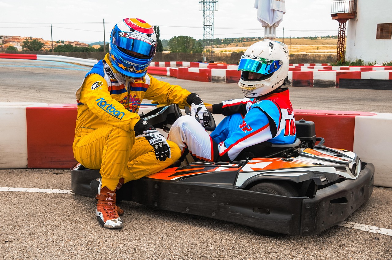découvrez l'univers palpitant du karting, où vitesse et adrénaline s'entremêlent sur des circuits adaptés à tous les niveaux. que vous soyez débutant ou pilote chevronné, vivez des expériences inoubliables en famille ou entre amis.