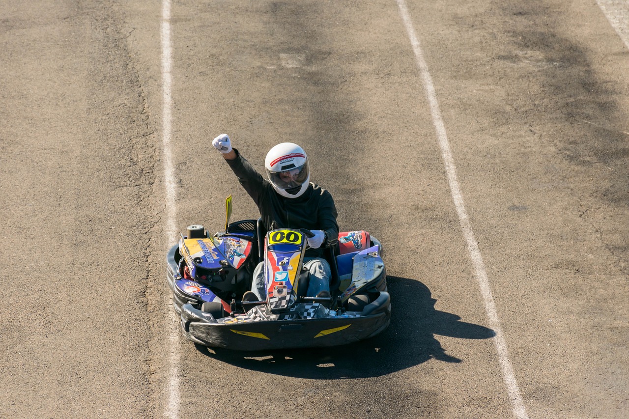 découvrez le monde palpitant du karting ! que vous soyez novice ou pilote expérimenté, vivez des sensations fortes sur des circuits adaptés à tous les niveaux. parfait pour une sortie en famille, entre amis ou pour des événements d'entreprise. réservez votre session dès maintenant et poussez les limites de la vitesse !