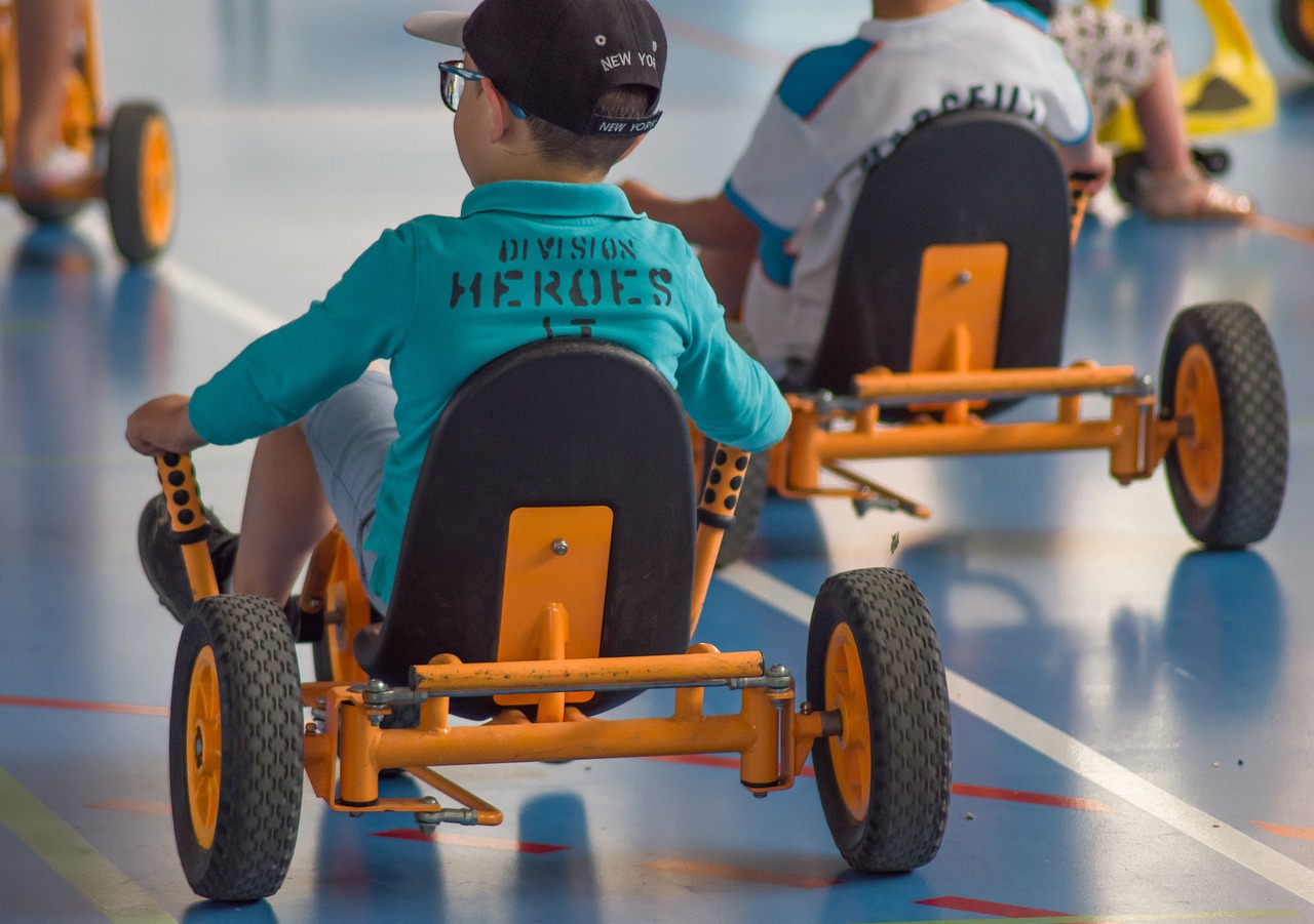 découvrez l'univers exaltant du karting : sensations fortes, compétitions palpitantes et moments inoubliables sur piste. que vous soyez débutant ou pilote confirmé, vivez des courses endiablées en famille ou entre amis. rejoignez-nous pour une aventure pleine d'adrénaline !