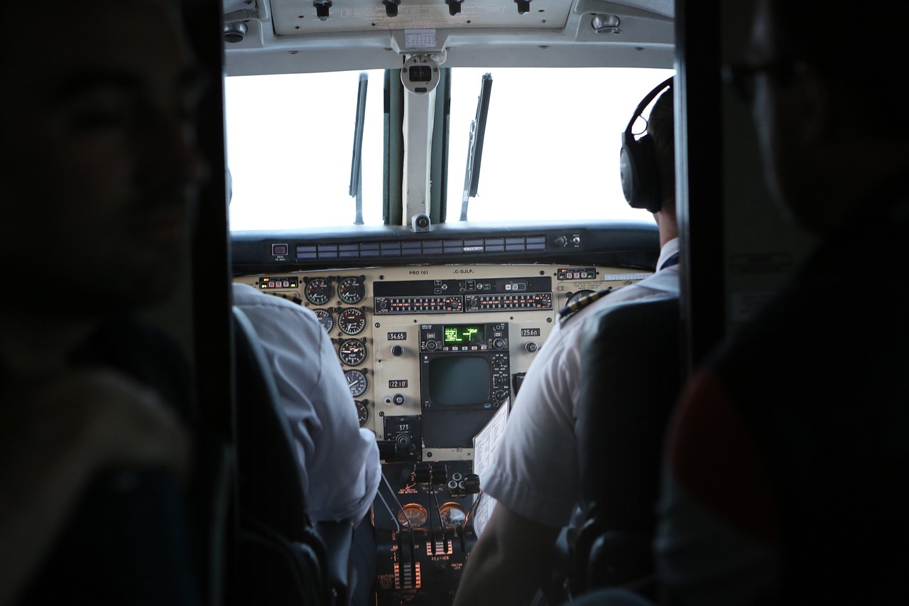 découvrez l'univers fascinant des pilotes, des professionnels aguerris au volant d'avions et d'hélicoptères. explorez leurs compétences, leur formation et les défis qu'ils relèvent au quotidien dans le ciel. que vous soyez passionné d'aviation ou simplement curieux, plongez dans le monde des pilotes et leur rôle essentiel dans le transport aérien.