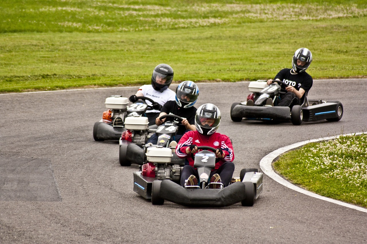 découvrez le karting, une activité palpitante qui allie vitesse et adrénaline sur des circuits dédiés. que vous soyez novice ou pilote expérimenté, vivez des moments inoubliables en famille ou entre amis. réservez votre session de karting dès maintenant !
