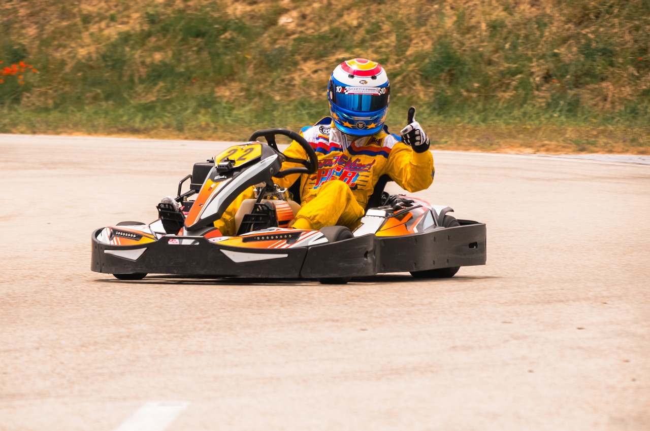 découvrez l'univers passionnant du karting, un sport automobile accessible à tous. que vous soyez débutant ou pilote expérimenté, vivez des sensations fortes sur des circuits adaptés à tous les niveaux. préparez-vous à défier vos amis et à perfectionner vos compétences de conduite dans un cadre convivial et dynamique.