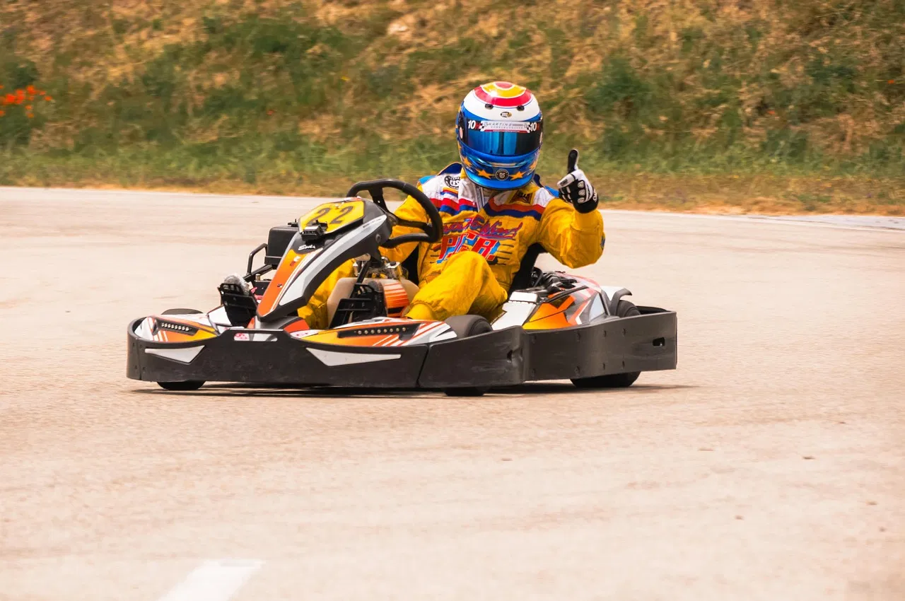 Cours de karting : comment débuter et progresser en 2025 ?