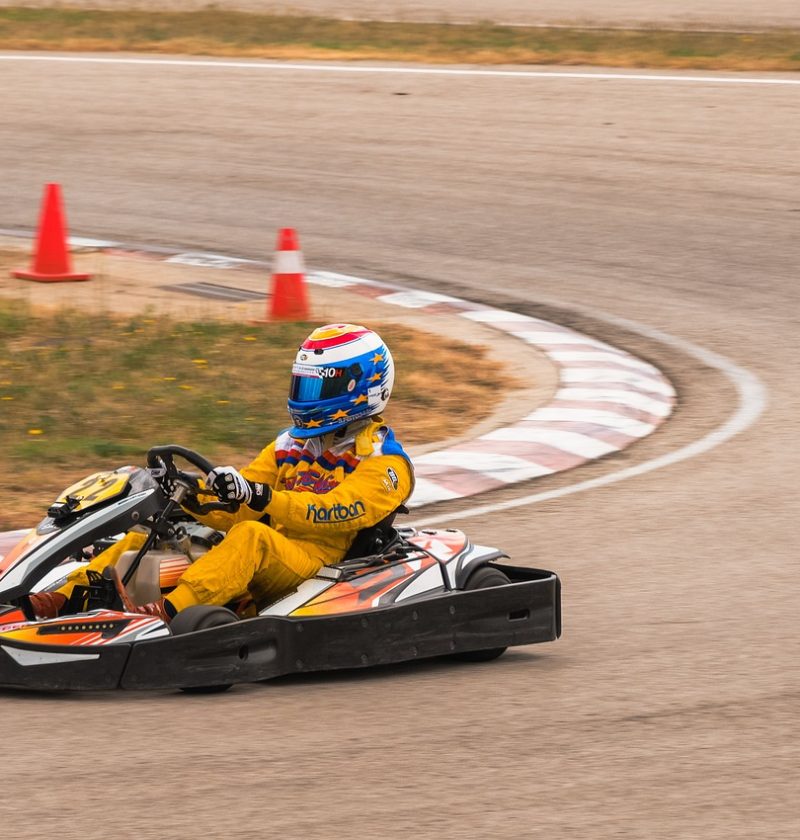 découvrez l'univers palpitant du karting ! que vous soyez débutant ou pilote aguerri, vivez des sensations fortes sur des pistes adaptées à tous les niveaux. amusez-vous en famille ou entre amis et relevez des défis inoubliables lors de nos courses palpitantes.