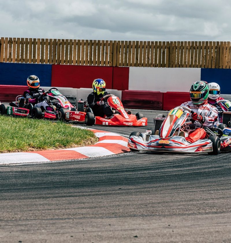 découvrez le monde passionnant du karting ! que vous soyez débutant ou pilote expérimenté, nos pistes et karts adaptés vous garantissent des sensations fortes. rejoignez-nous pour une expérience inoubliable sur la piste !