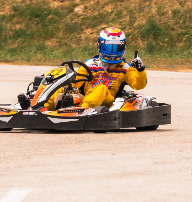découvrez l'univers palpitant du karting ! que vous soyez débutant ou pilote expérimenté, vivez des émotions intenses sur des circuits spécialement conçus pour des courses palpitantes. rejoignez-nous et ressentez l'adrénaline à chaque virage !