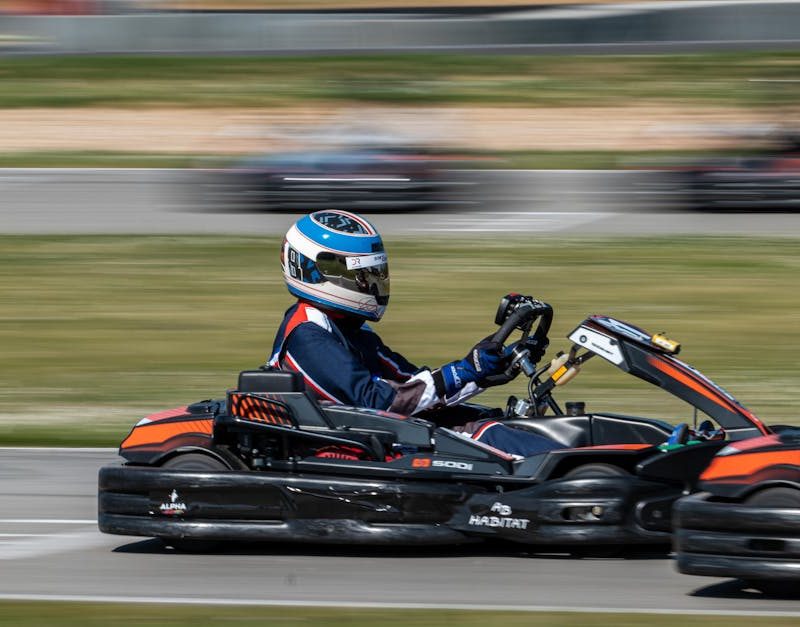 découvrez l'adrénaline des événements de karting ! participez à des courses palpitantes, que vous soyez débutant ou pilote confirmé. vivez des moments inoubliables sur des circuits adaptés à tous les niveaux. réservez votre place dès maintenant !