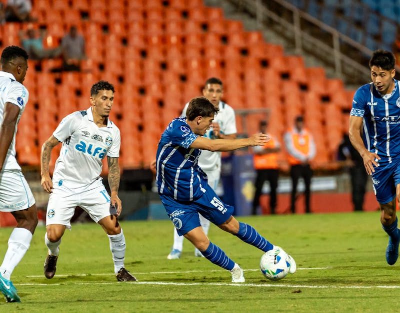 découvrez l'importance de l'esprit d'équipe dans la réussite collective. apprenez comment renforcer la cohésion, favoriser la collaboration et atteindre des objectifs communs grâce à un esprit de groupe inspirant.