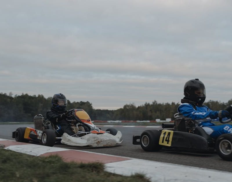 découvrez les championnats de karting junior, une compétition palpitante pour les jeunes pilotes passionnés. inscrivez-vous pour une expérience inoubliable remplie de vitesse, d'adrénaline et de camaraderie sur la piste. que vous soyez novice ou compétiteur aguerri, rejoignez-nous pour des courses excitantes qui façonnent les champions de demain.