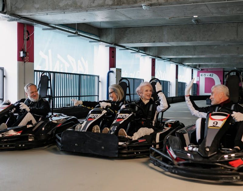 découvrez l'univers passionnant du karting ! que vous soyez débutant ou pilote aguerri, frappez la piste et ressentez l'adrénaline de la vitesse. rejoignez-nous pour des compétitions palpitantes, des sessions d'entraînement et des moments inoubliables entre amis ou en famille.