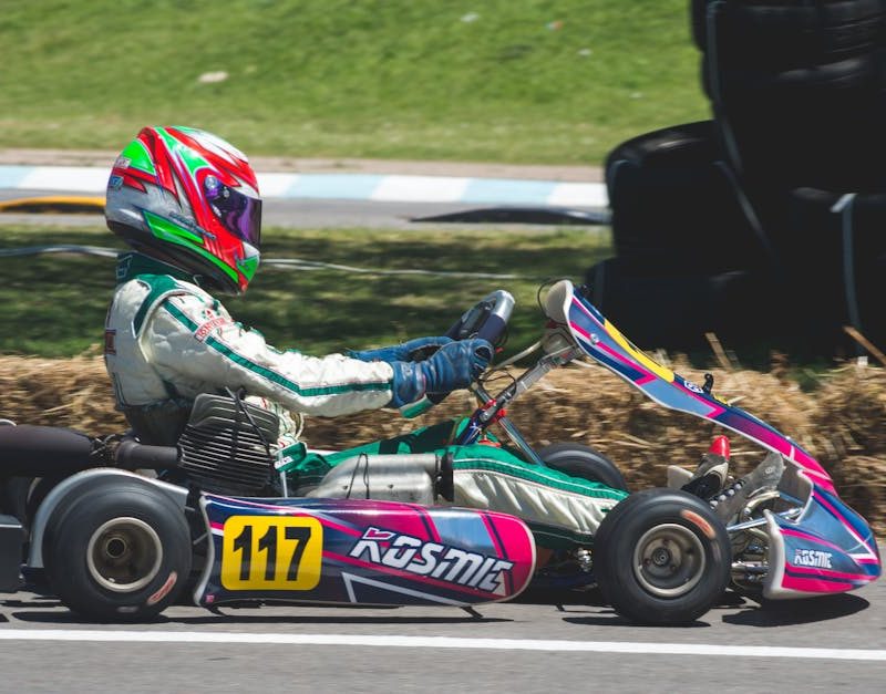 découvrez l'univers palpitant du karting, où vitesse et adrénaline se rencontrent sur des circuits passionnants. que vous soyez débutant ou pilote aguerri, vivez des moments inoubliables en familier ou entre amis !