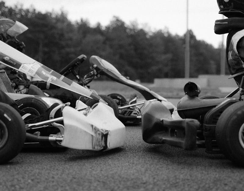 découvrez l’univers du karting : conseils, techniques de pilotage, équipements et meilleurs circuits pour débutants comme confirmés. vivez des sensations fortes sur piste !