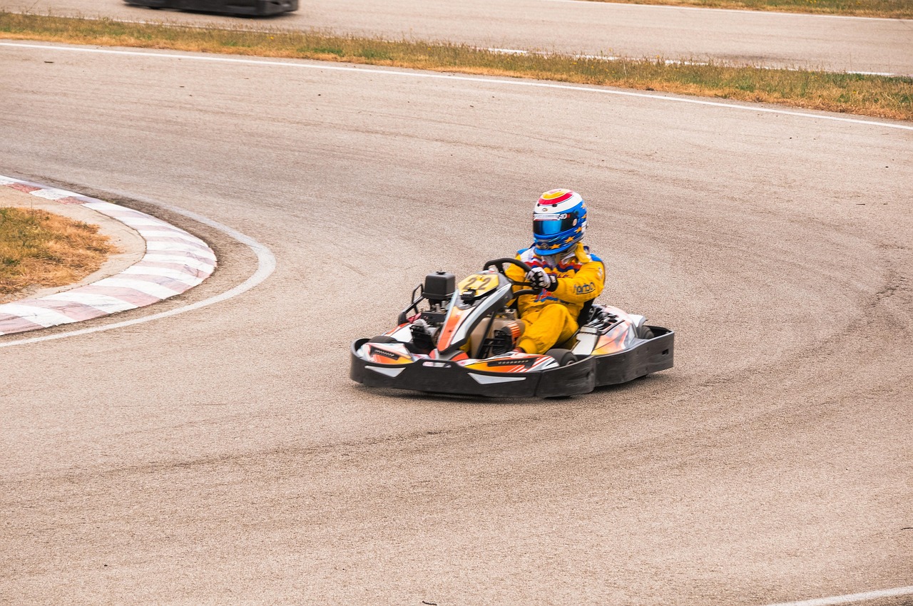 découvrez le plaisir et l'adrénaline du karting, une activité ludique et sportive pour tous les âges. réservez votre session dès maintenant !