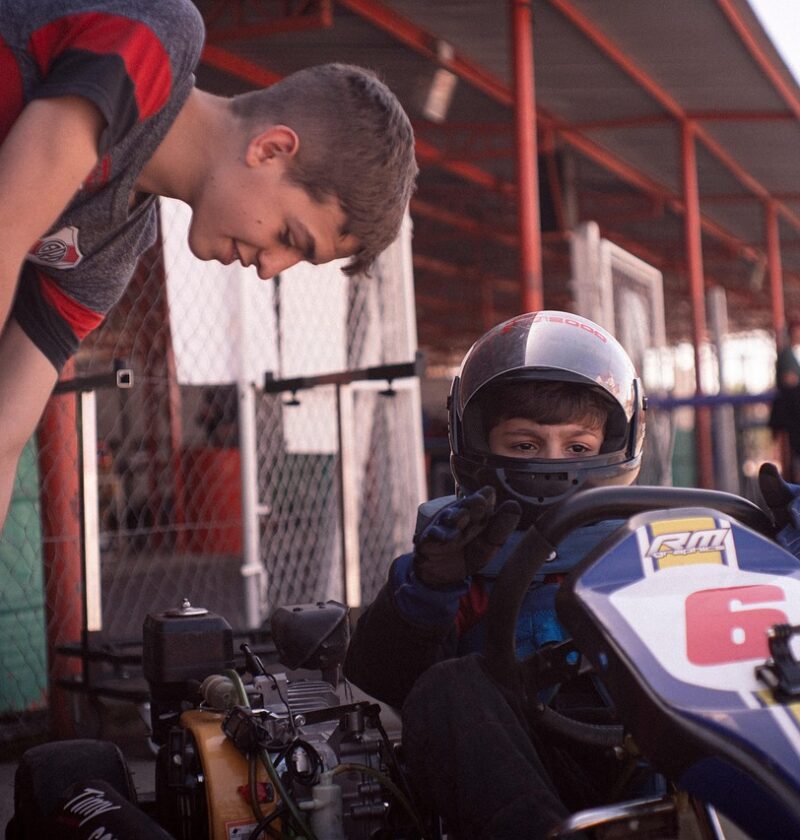 découvrez nos conseils essentiels pour améliorer vos performances en karting, maîtriser les techniques de conduite et profiter pleinement de chaque course.